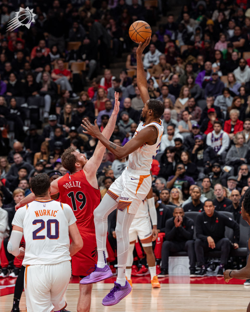 杜兰特爆冷击败西班牙队，回归赛场引爆全场！(杜兰特爆冷击败西班牙队,回归赛场引爆全场视频)