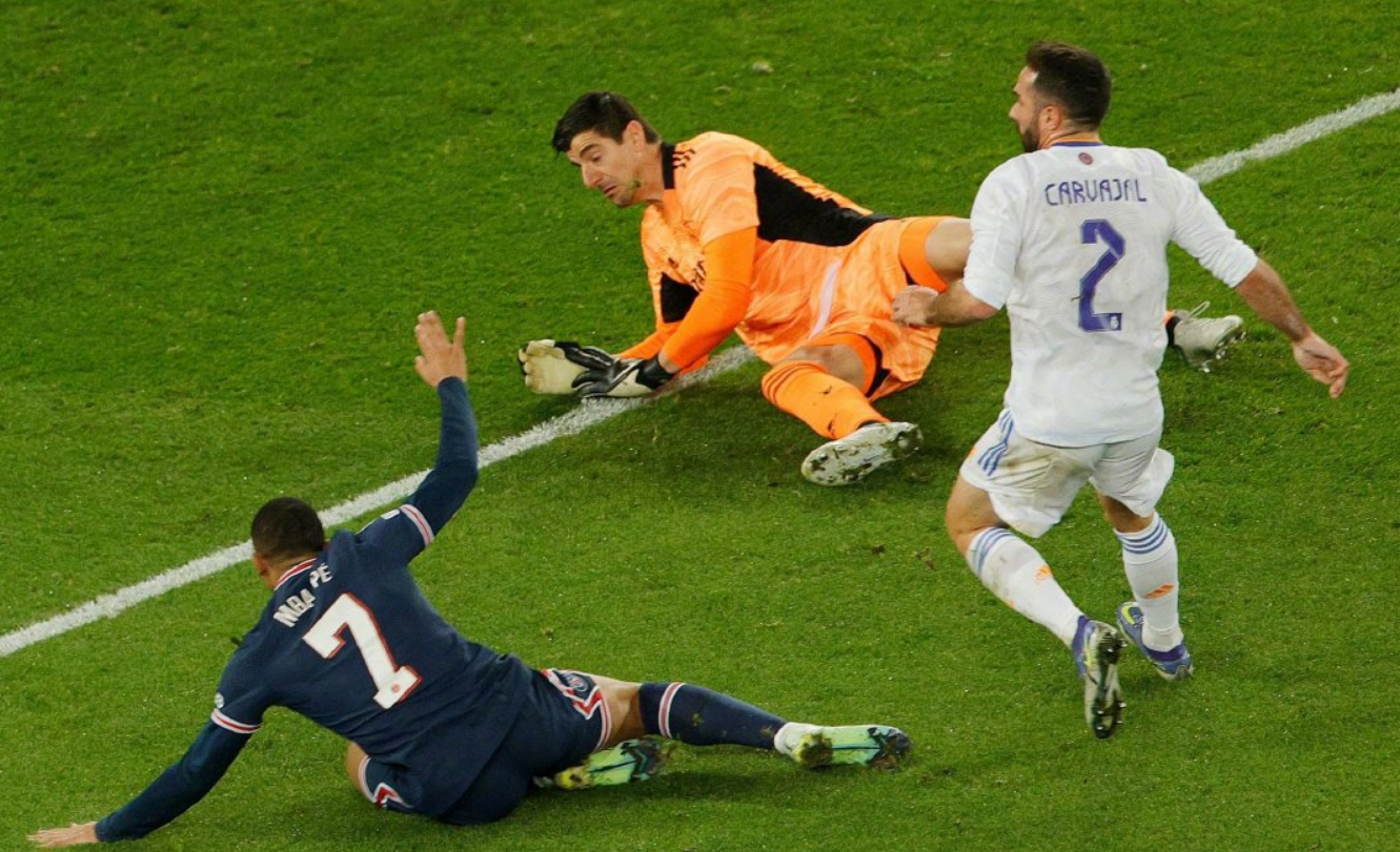 爱游戏游戏平台 梅西巅峰对决，姆巴佩与40激战IG分钟，关键助攻胜负难料！