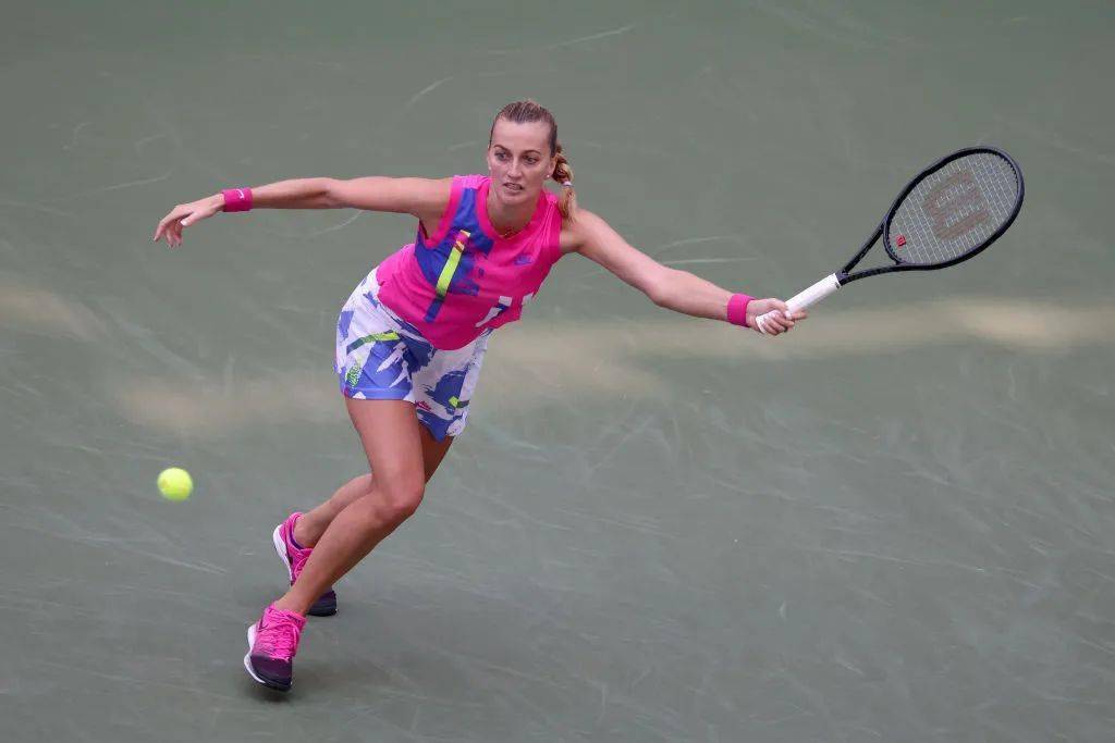 爱游戏娱乐科维托娃爆冷击败雄鹿，势不可挡引爆全场！的简单介绍